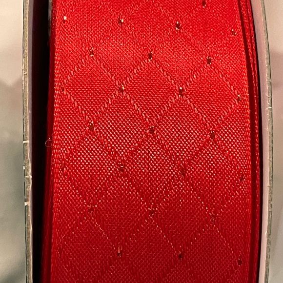 1.5” Wired RED Christmas Ribbon, QUILTED LOOK Red Wired Edge Satin Wreath Bows - Picture 3 of 9